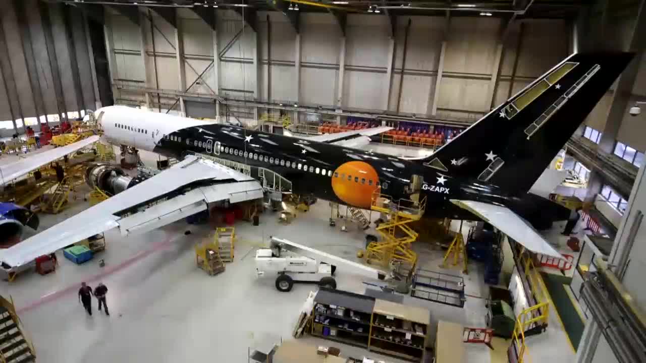 飛機(jī)組裝現(xiàn)場